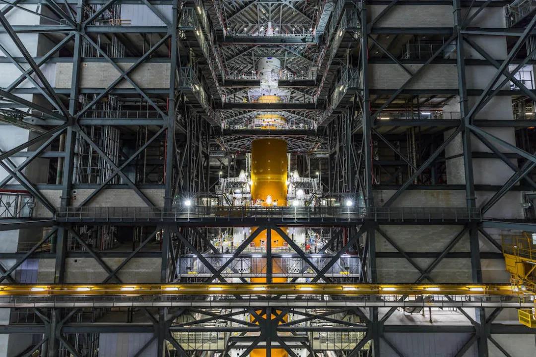 Vicorv High-Reliability Electronic Components Vicorv High-Reliability Electronic Components