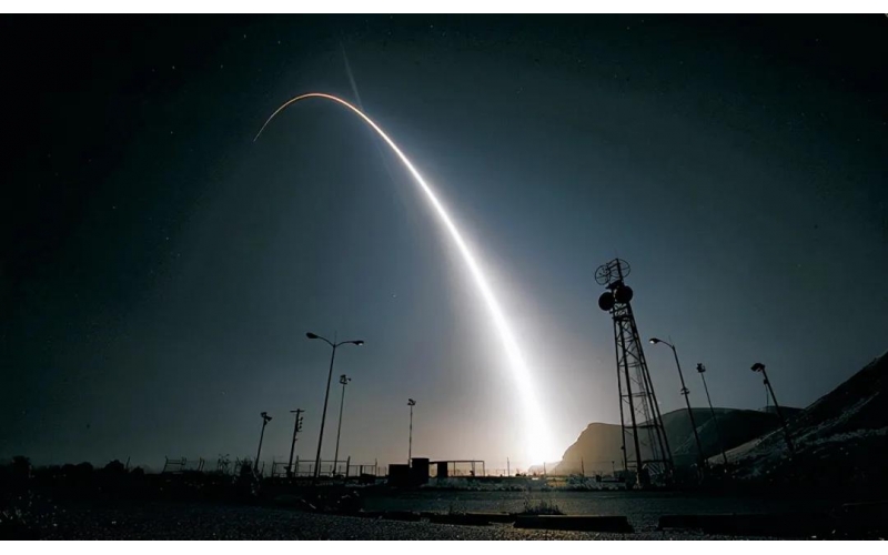 某新型动力飞行试验取得了圆满的成功